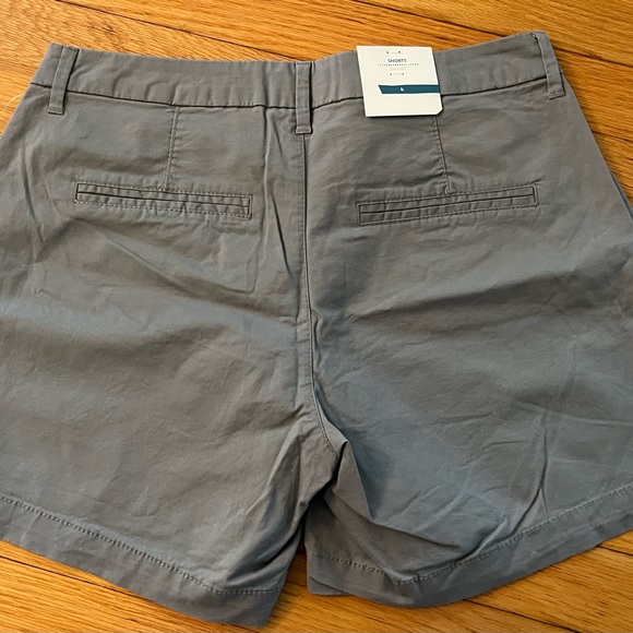 Old Navy Shorts - Picture 2 of 4